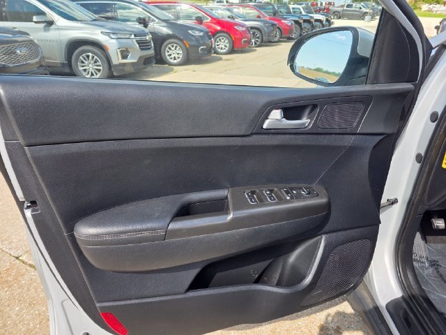 Used 2020 Kia Sportage LX AWD/4WD image 19