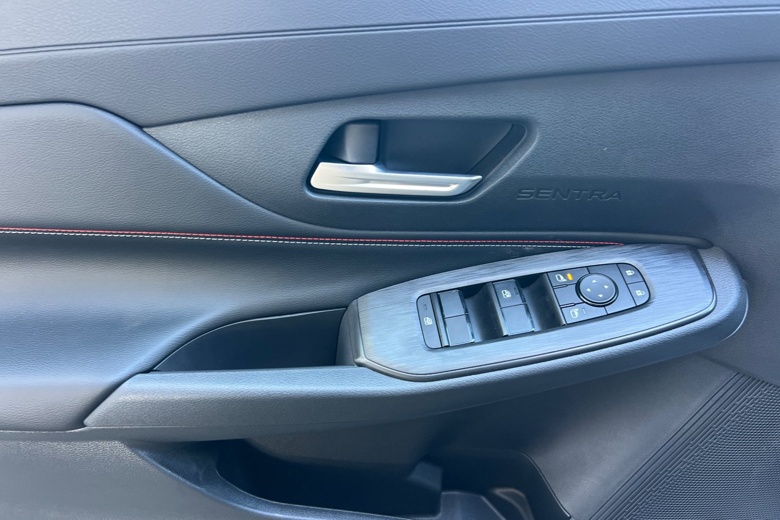 New 2027 Nissan Sentra SR w/ Floor Mat Package FWD image 8