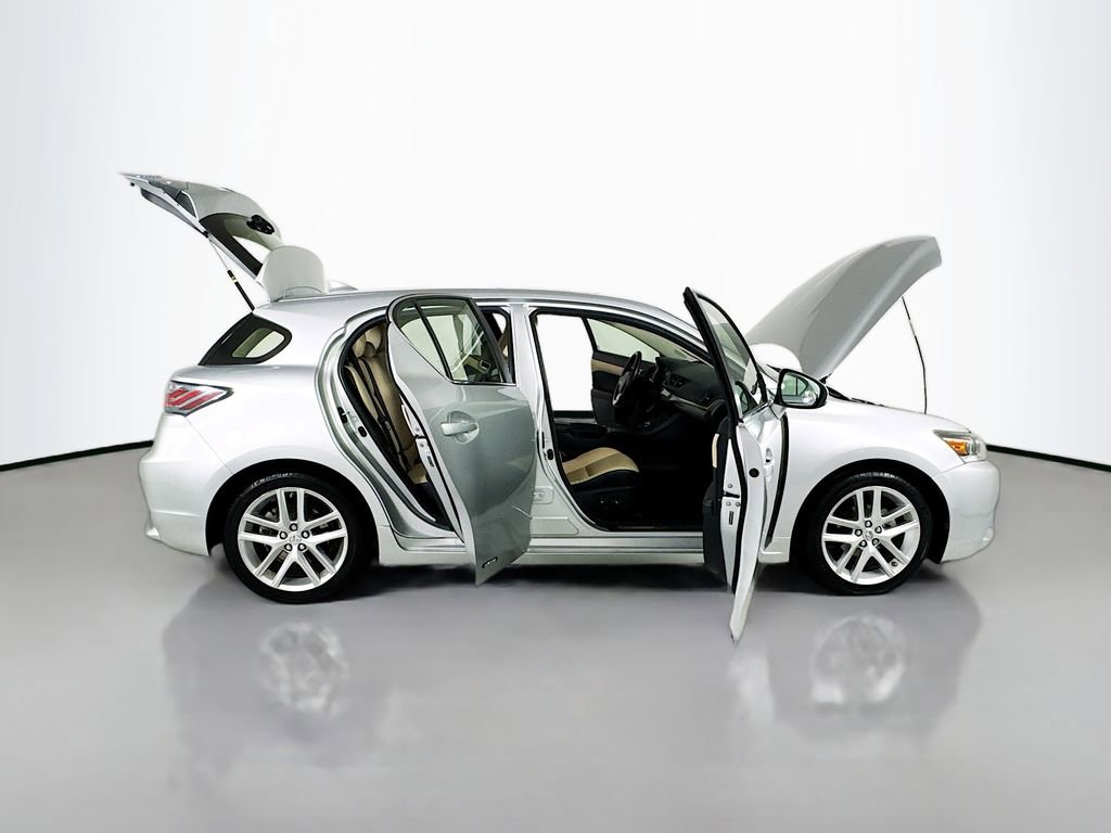 Used 2016 Lexus CT 200h w/ Seat Comfort Package FWD image 28