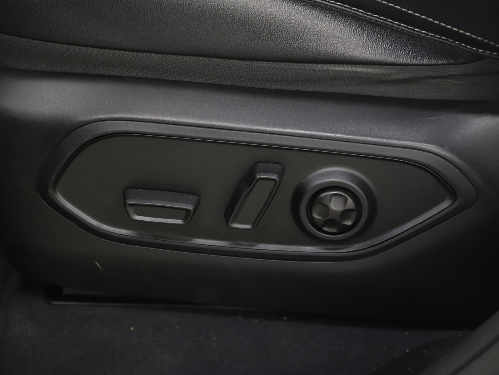 Used 2023 Jeep Grand Cherokee 4WD 4xe w/ Luxury Tech Group II image 28