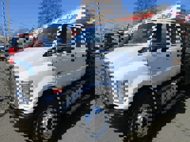 Used 2019 Ford F750 2WD Crew Cab Super Duty image 27