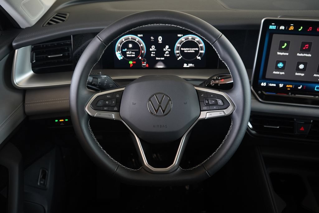 New 2026 Volkswagen Tiguan SE FWD image 9
