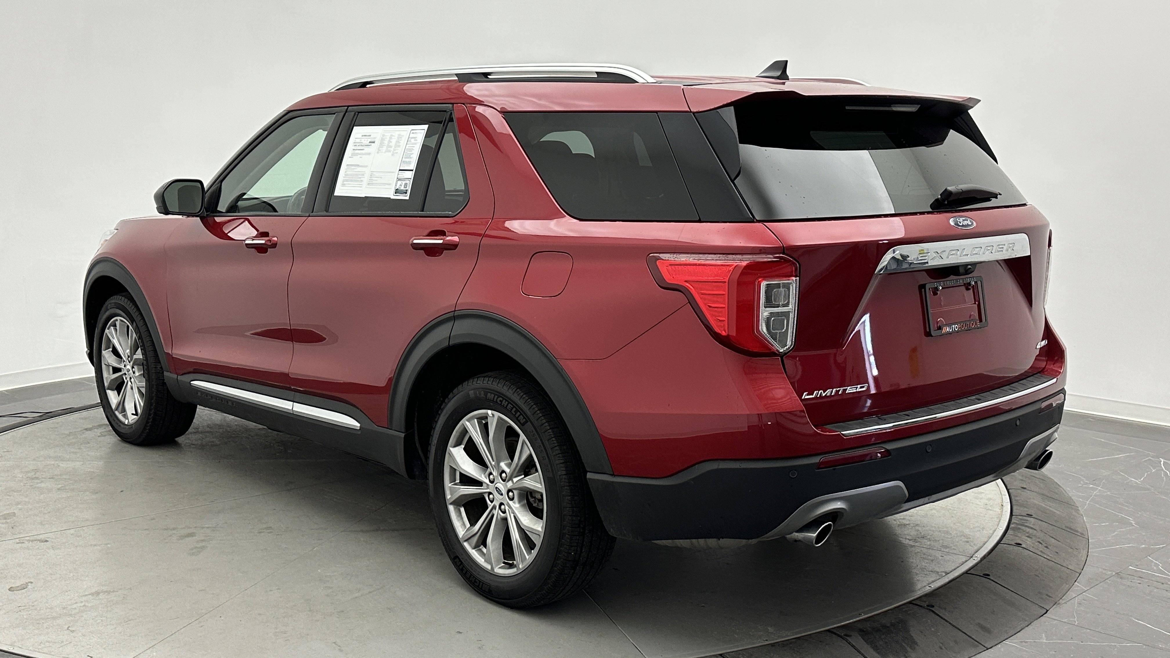 Used 2023 Ford Explorer Limited image 4