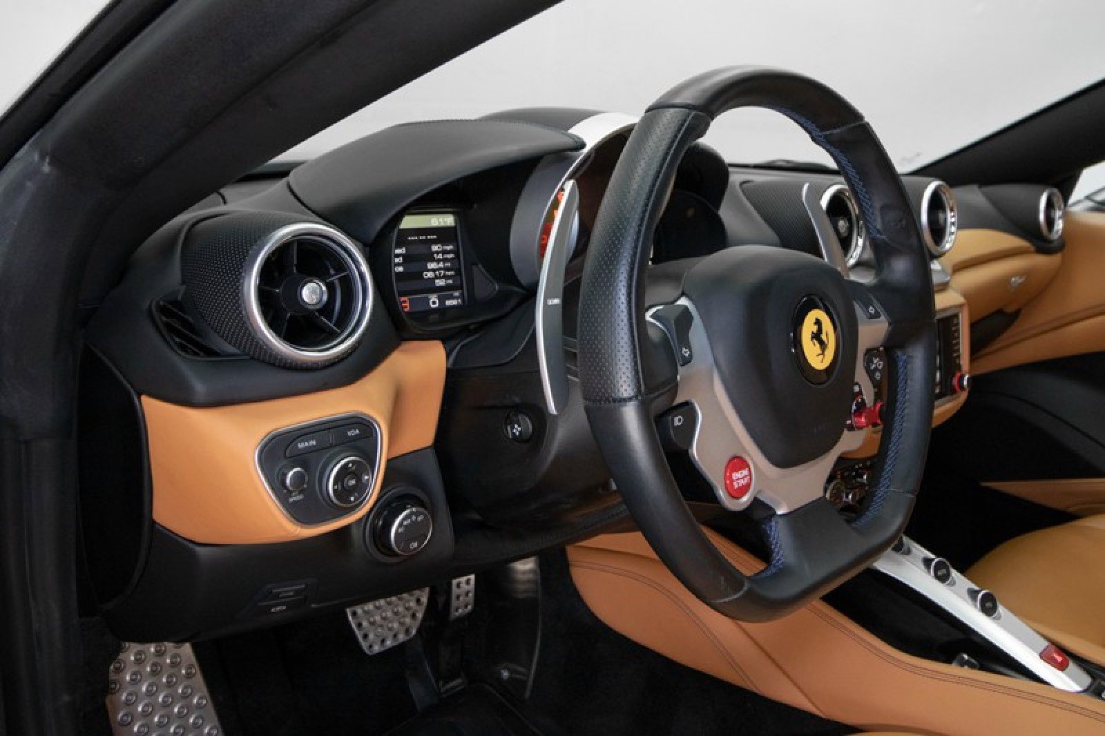Used 2016 Ferrari California T RWD image 26
