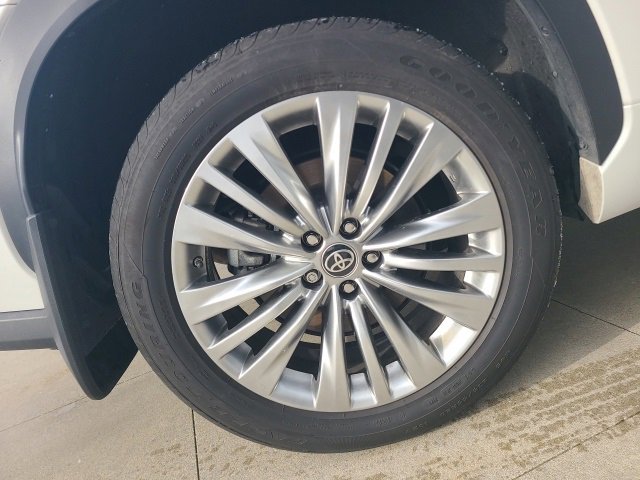 Used 2023 Toyota Highlander Platinum image 10