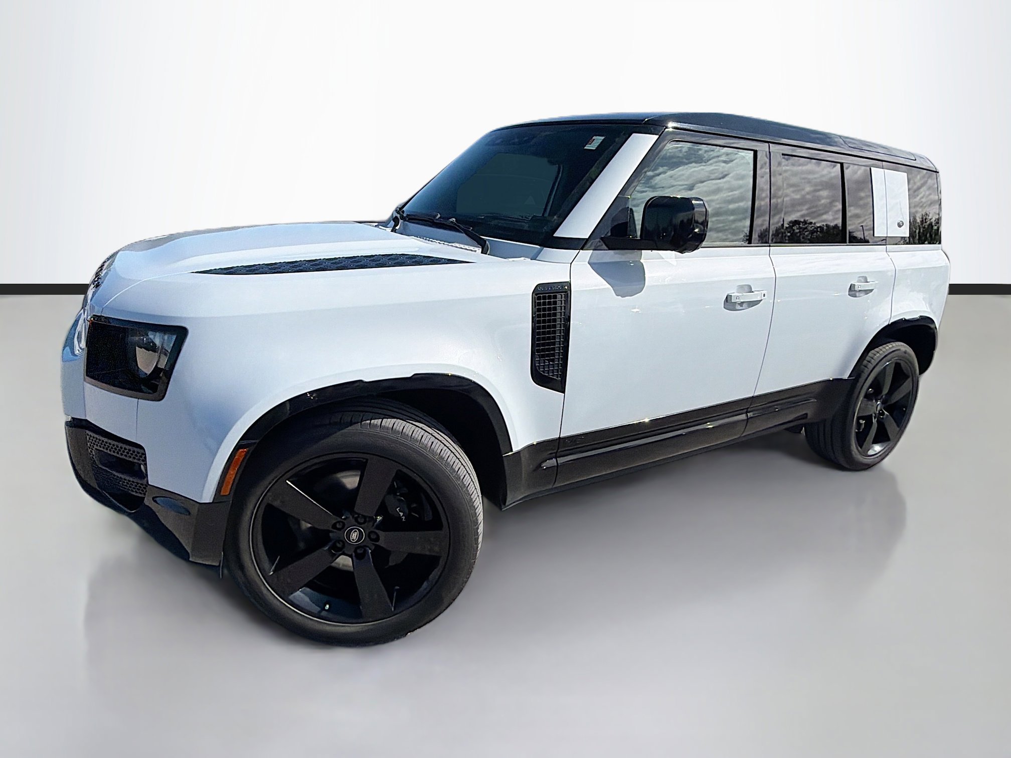 Used 2023 Land Rover Defender 110 V8 AWD/4WD video 1