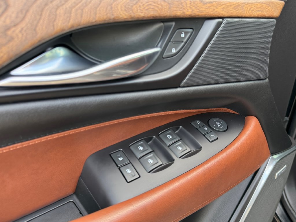 Used 2019 Cadillac Escalade Premium Luxury AWD/4WD image 18