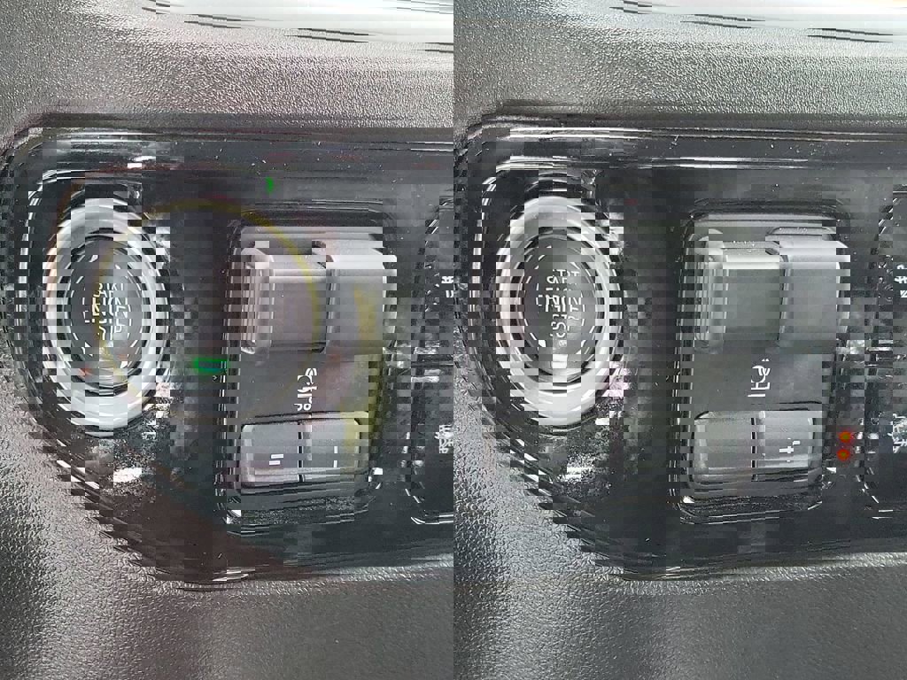 Used 2025 Chevrolet Silverado 1500 LT image 30