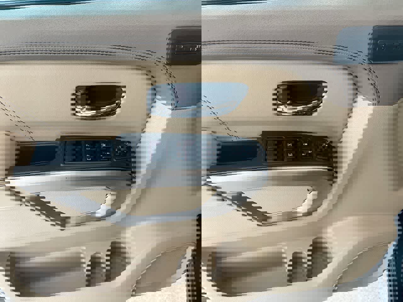 Used 2015 Nissan Armada Platinum AWD/4WD image 13