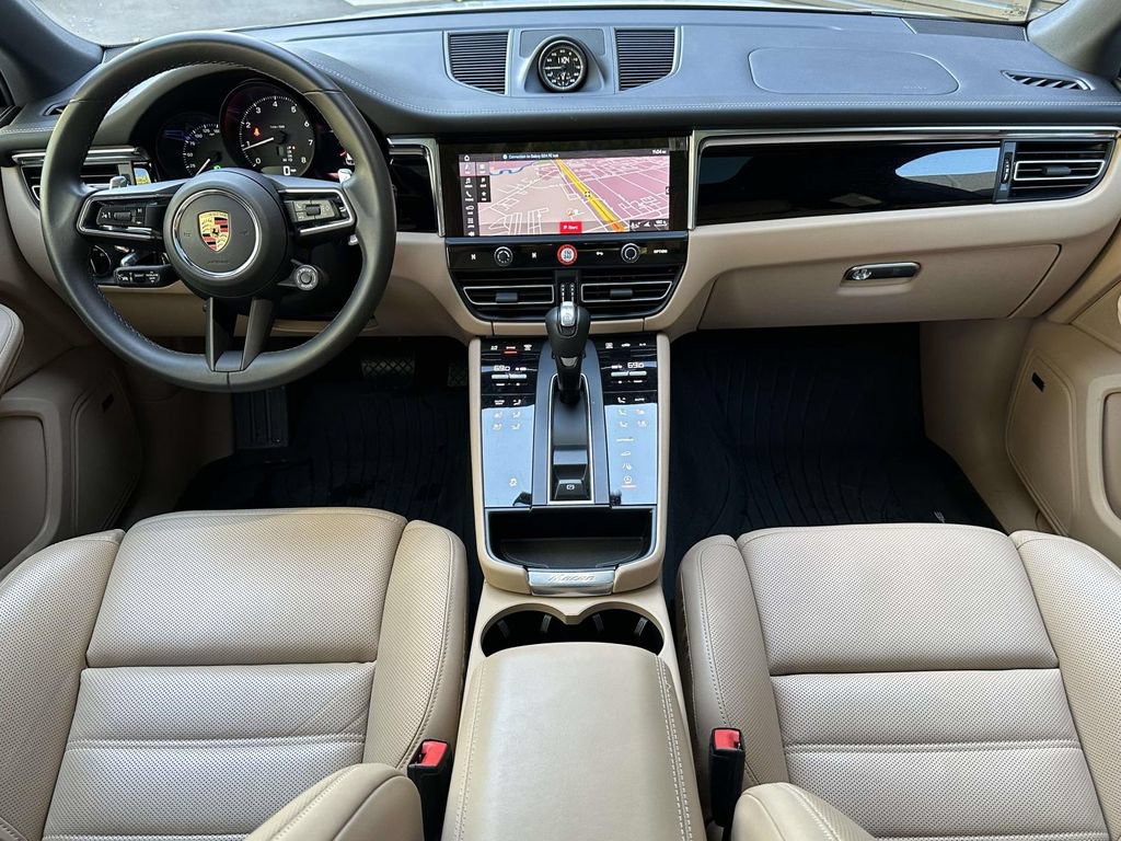 Certified 2025 Porsche Macan AWD/4WD image 15