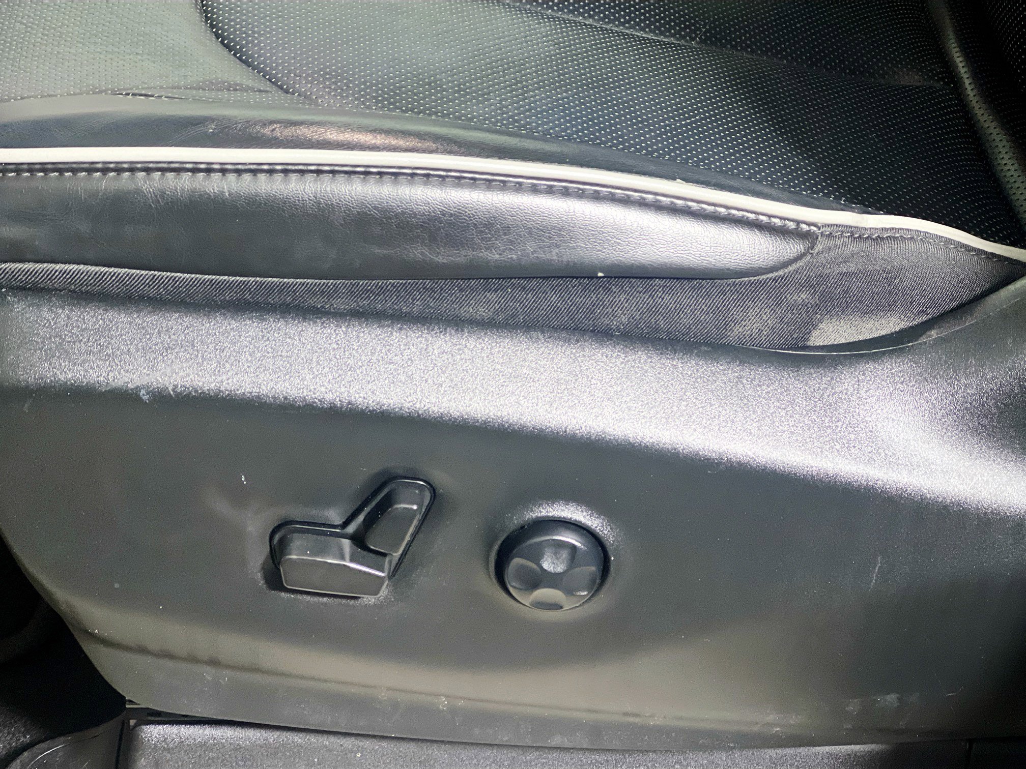 Used 2023 Chrysler Pacifica Limited image 15