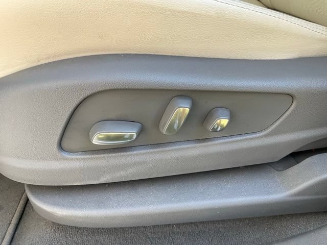Used 2025 Cadillac XT5 Premium Luxury FWD image 6
