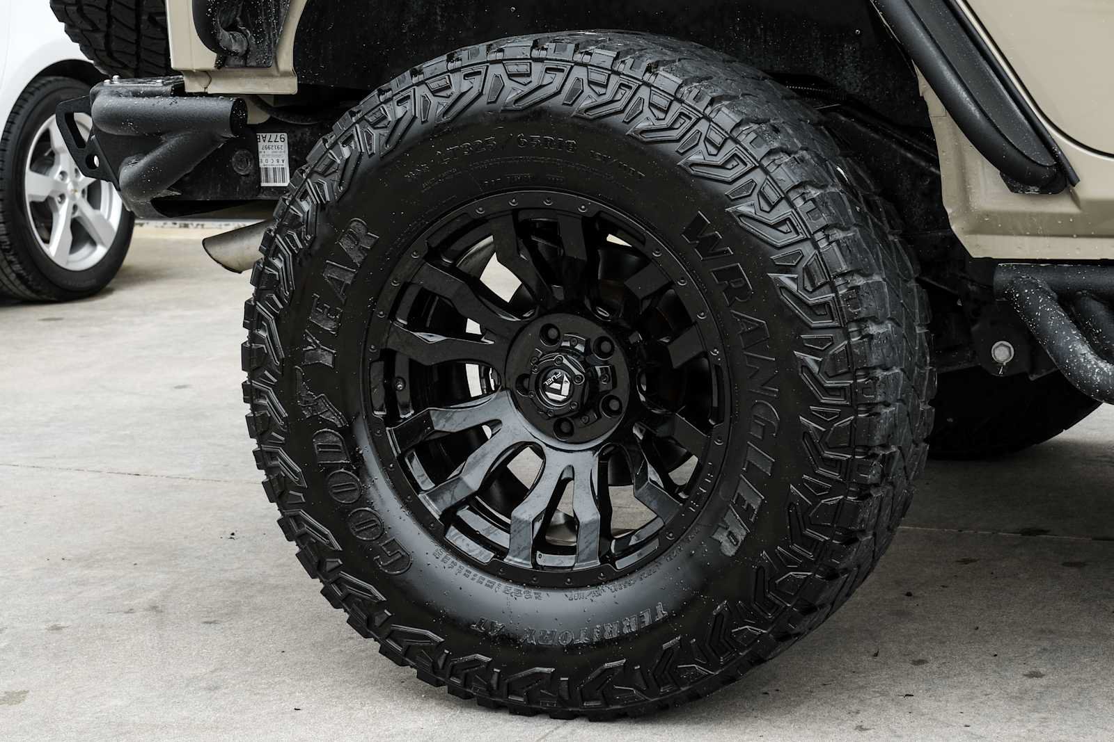 Used 2017 Jeep Wrangler Unlimited Rubicon w/ Connectivity Group AWD/4WD image 48