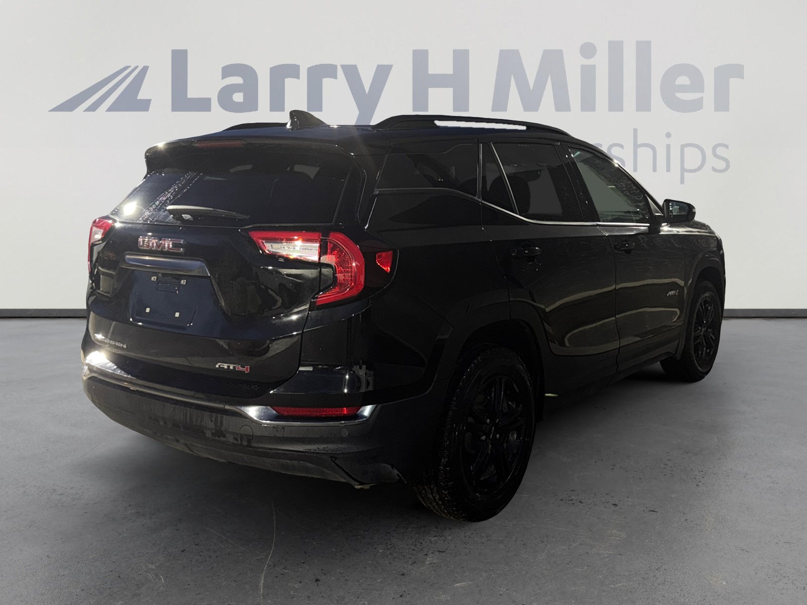 Used 2024 GMC Terrain AT4 AWD/4WD image 5