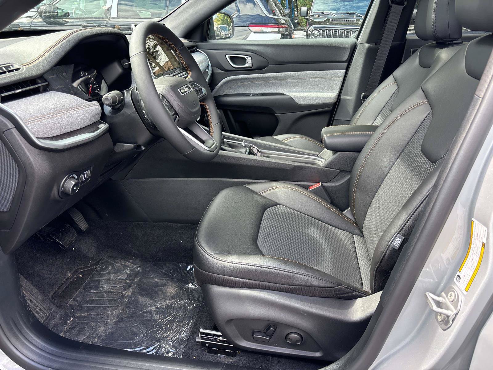 New 2026 Jeep Compass Latitude AWD/4WD image 9