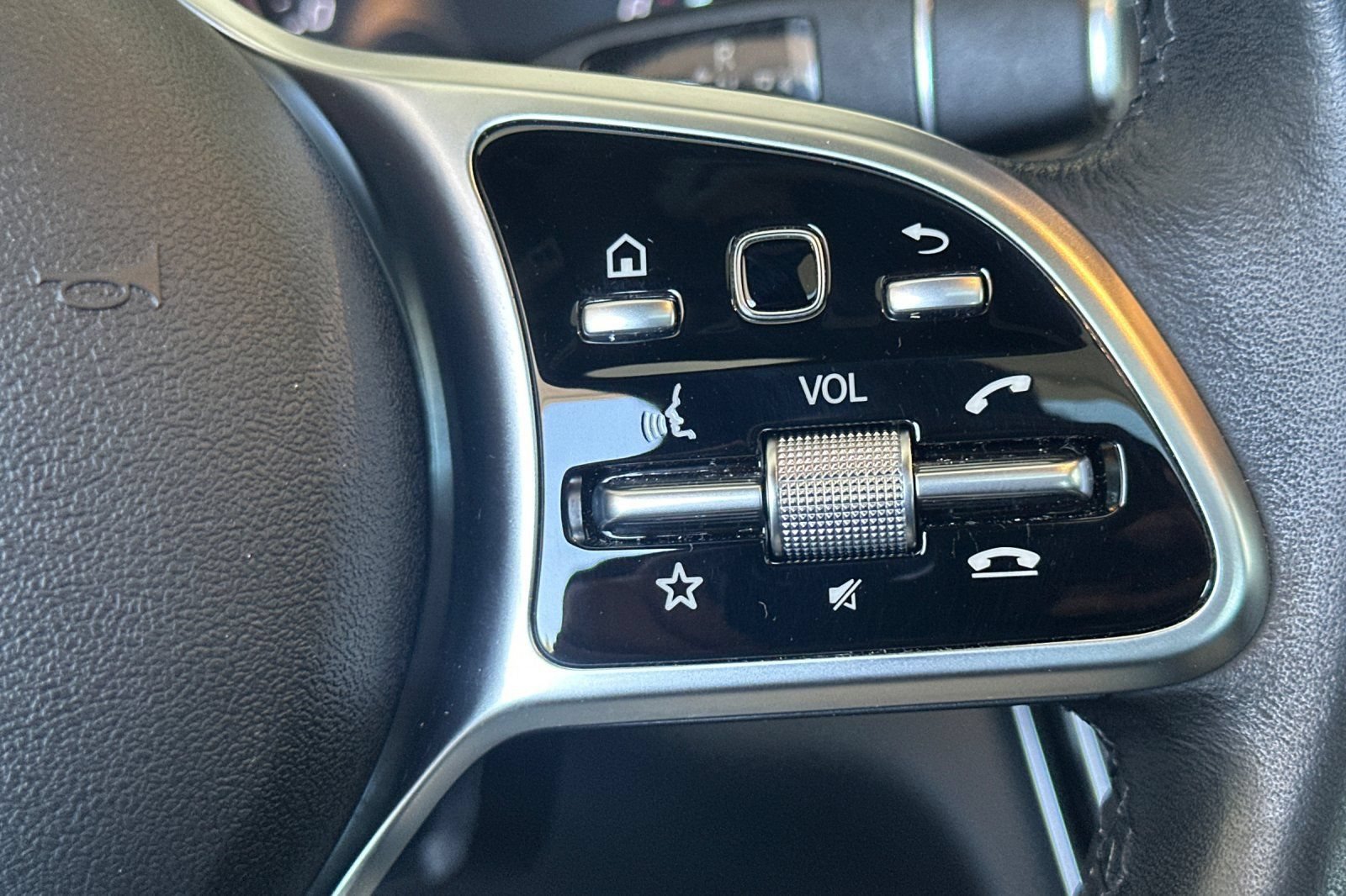 Used 2019 Mercedes-Benz C 300 Sedan image 28
