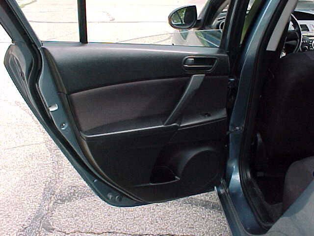 Used 2010 MAZDA MAZDA3 i Sport FWD image 11
