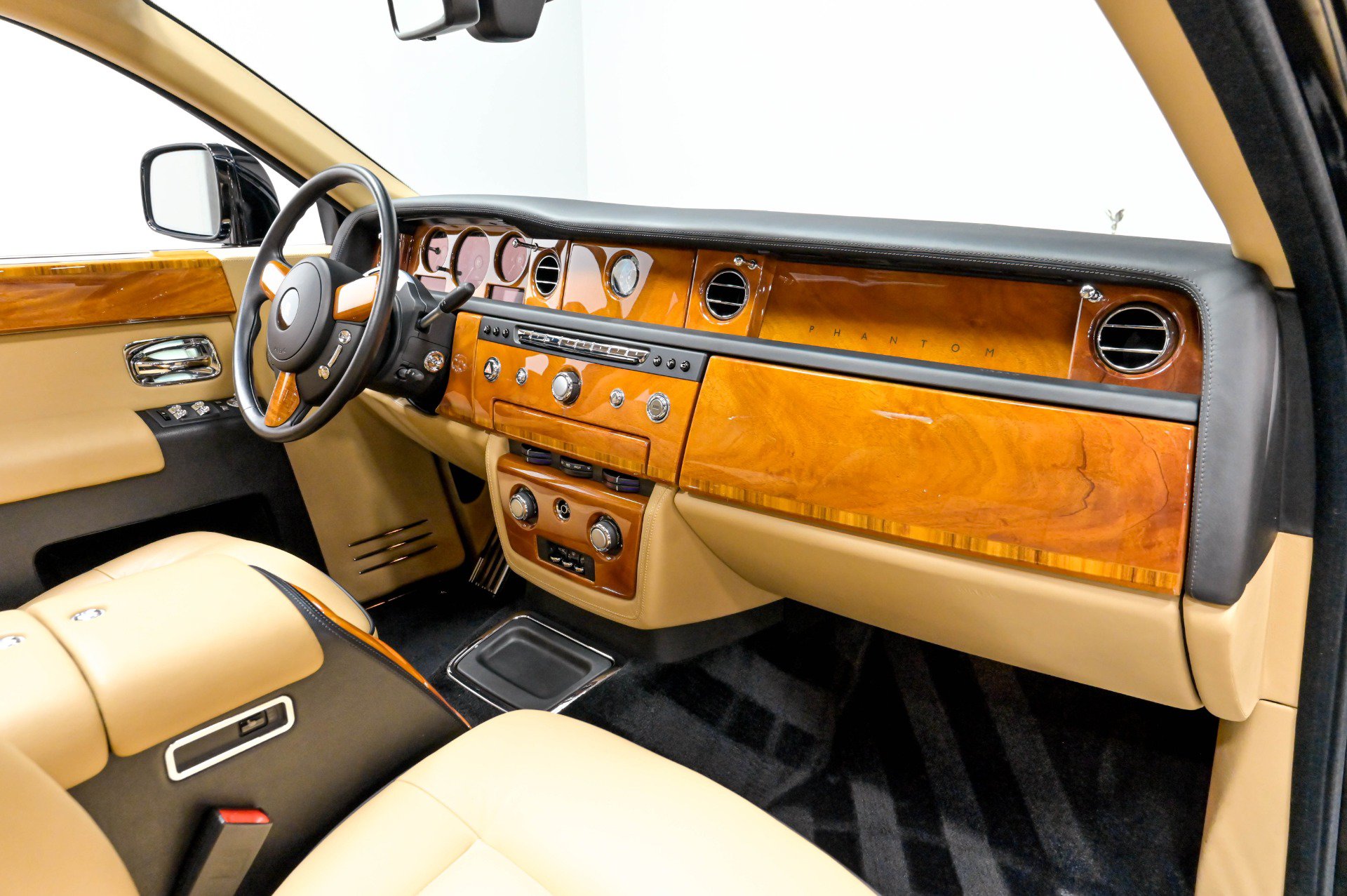Used 2013 Rolls-Royce Phantom Sedan RWD image 29