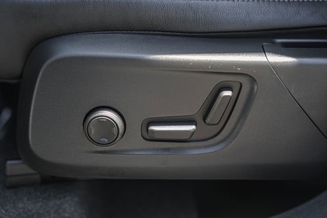 Used 2025 Volvo XC40 B5 Plus AWD/4WD image 39