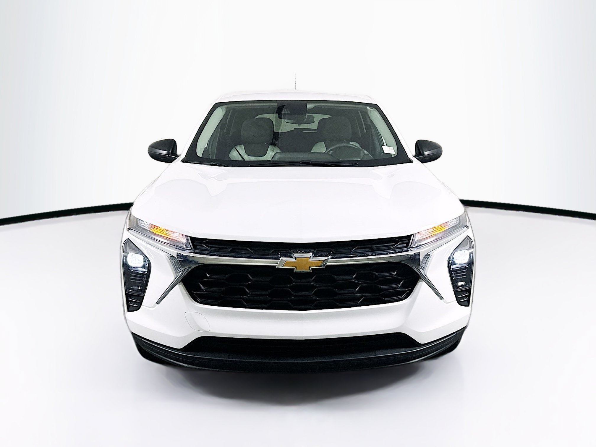Used 2025 Chevrolet Trax LS FWD image 2