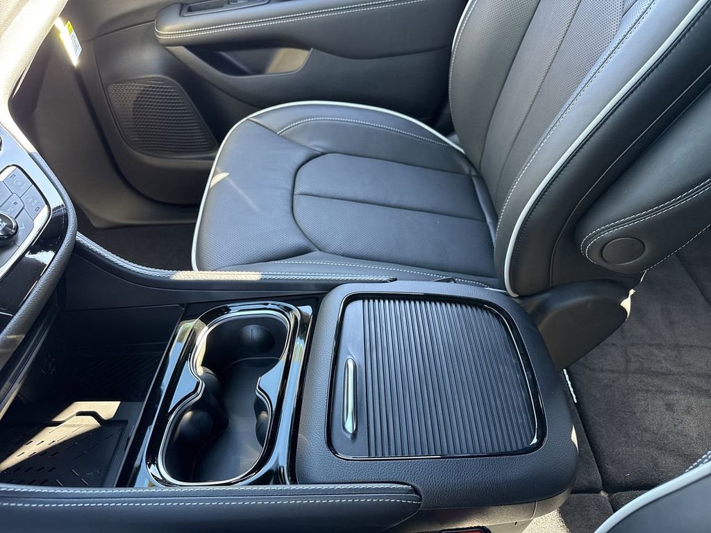 New 2026 Chrysler Pacifica Limited w/ S Appearance Package image 21