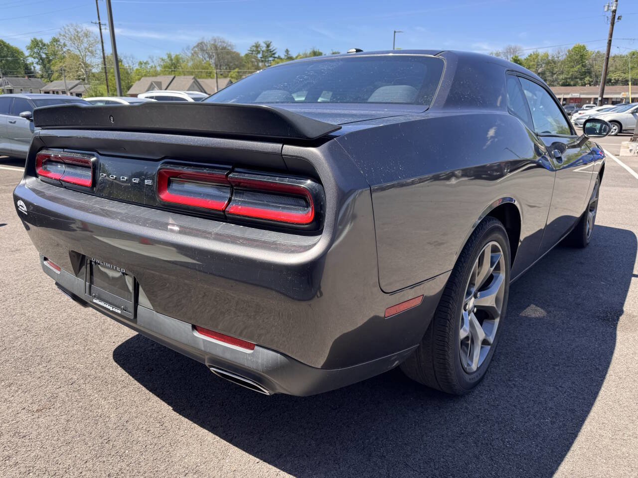 Used 2016 Dodge Challenger SXT image 9
