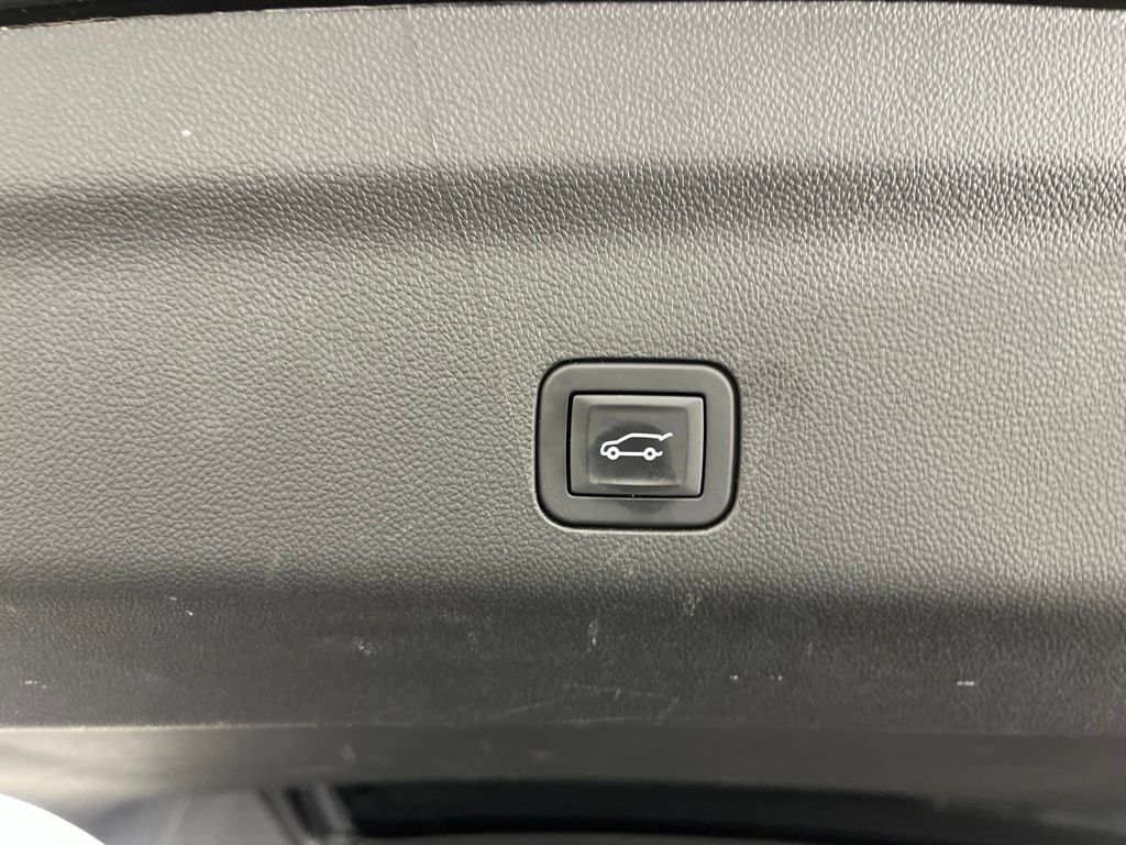 Certified 2025 Chevrolet Tahoe High Country AWD/4WD image 9