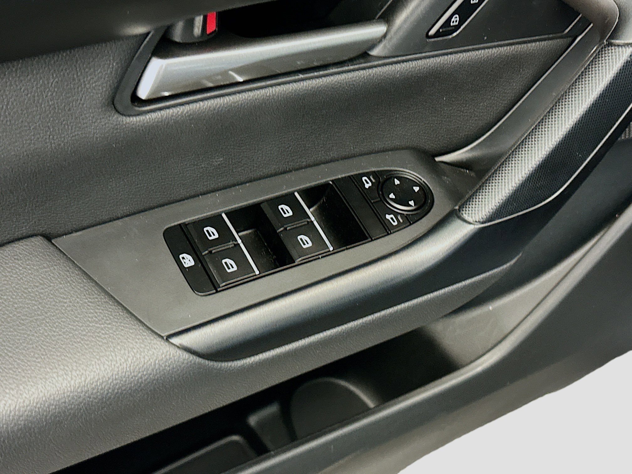 Used 2025 MAZDA CX-50 AWD 2.5 Hybrid w/ Premium Pkg image 15