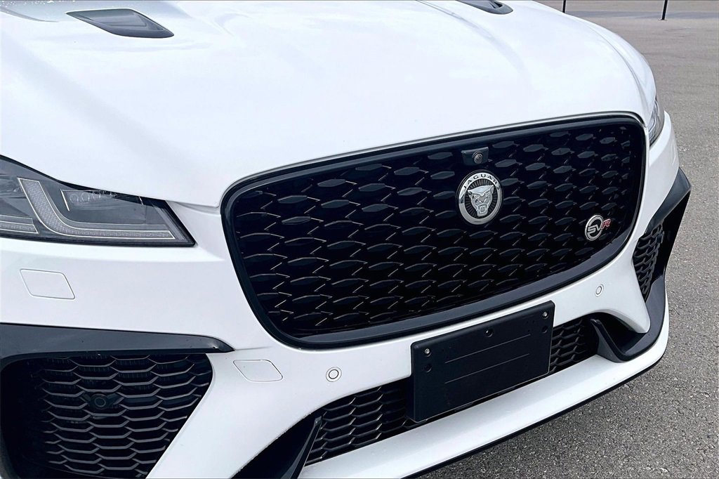 Used 2024 Jaguar F-PACE SVR image 29