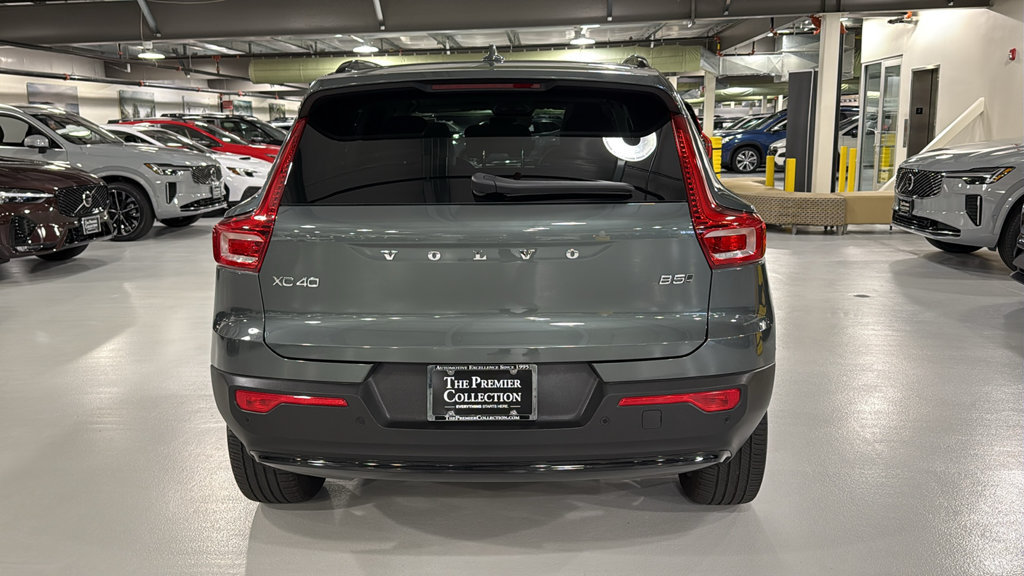 Certified 2026 Volvo XC40 B5 Plus AWD/4WD image 3