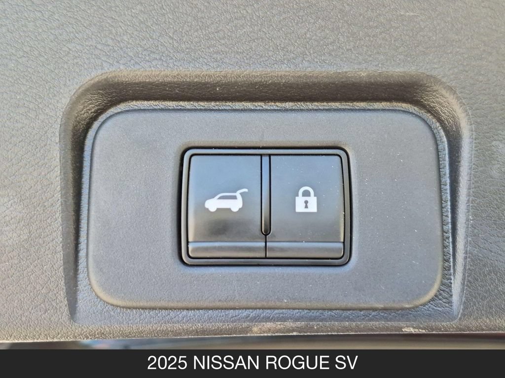 Used 2025 Nissan Rogue SV AWD/4WD image 24