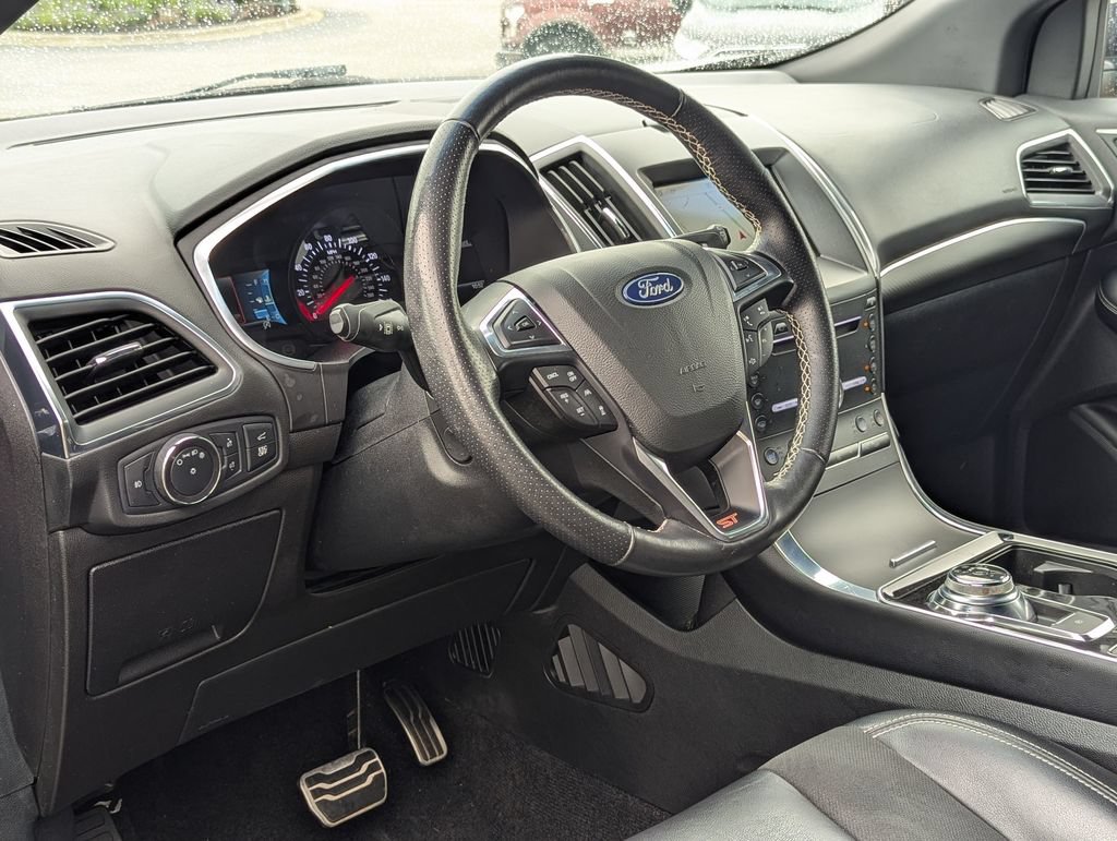 Used 2019 Ford Edge ST w/ Equipment Group 401A AWD/4WD image 9