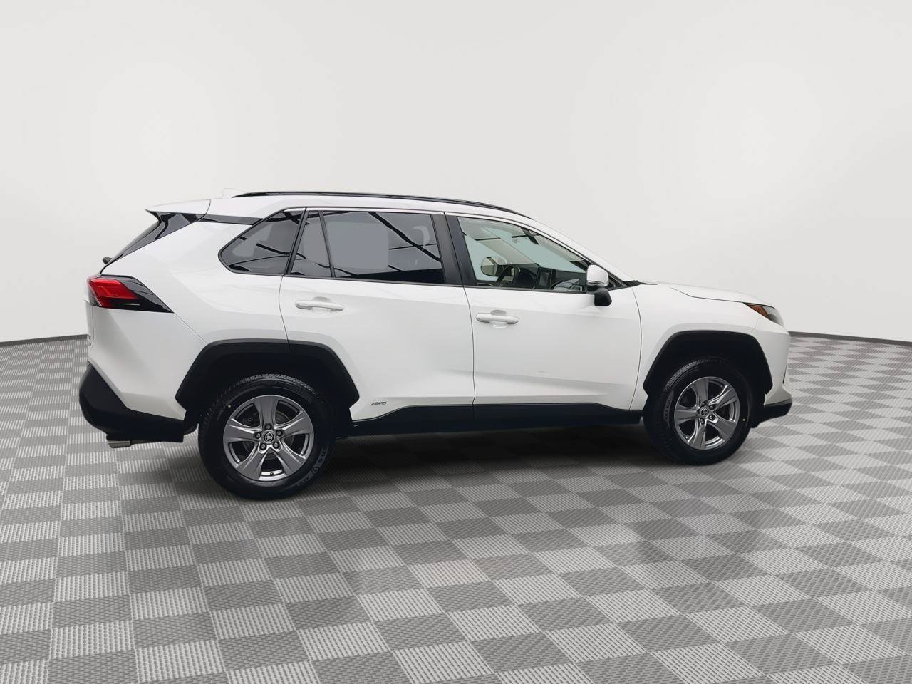 Used 2022 Toyota RAV4 XLE w/ XLE Grade Weather Package AWD/4WD image 37