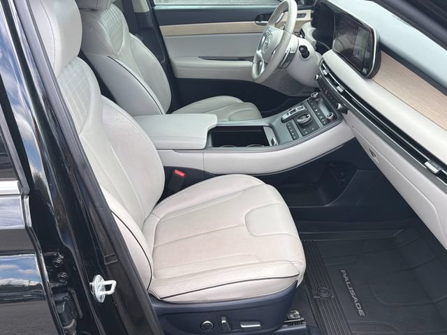 Used 2023 Hyundai Palisade Limited w/ Winter Package FWD image 13