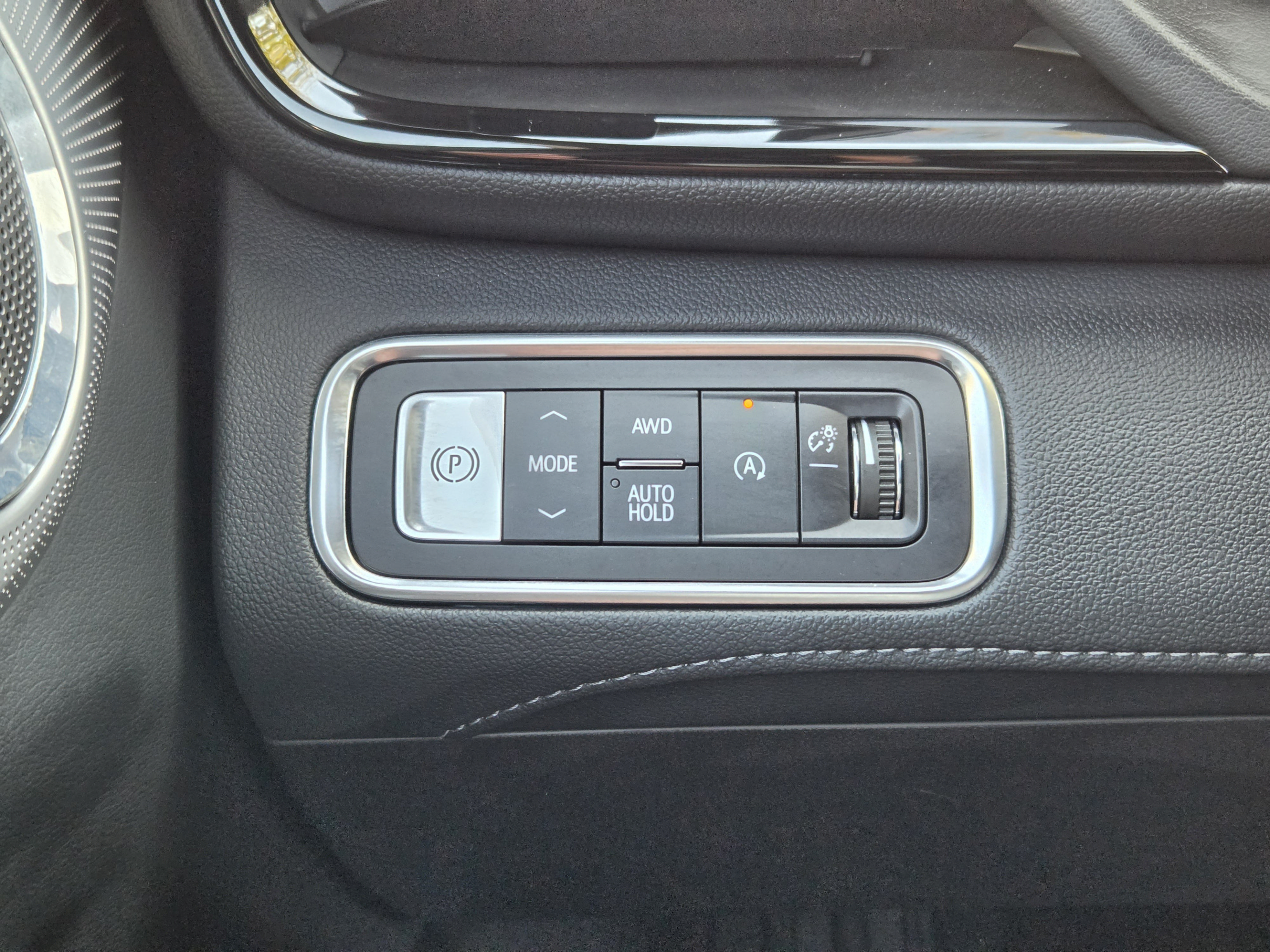 Used 2025 Buick Enclave Avenir w/ Trailering Package, 5000 lbs. AWD/4WD image 16