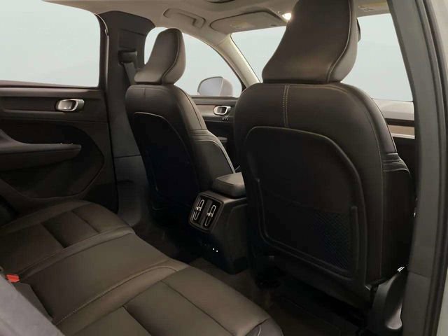 Used 2025 Volvo XC40 B5 Plus AWD/4WD image 33