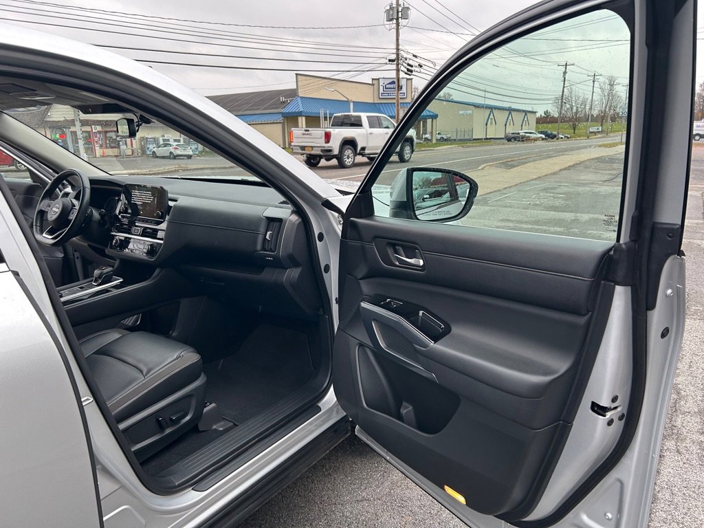 Used 2022 Nissan Pathfinder SL image 15