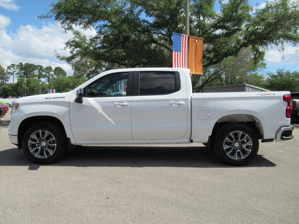 Used 2024 Chevrolet Silverado 1500 LT AWD/4WD image 4