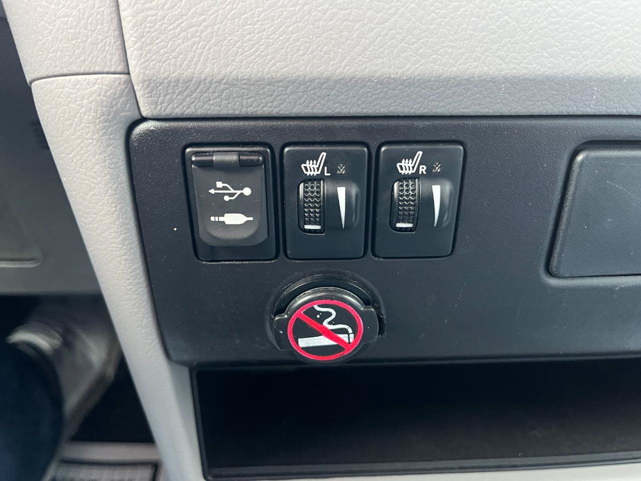 Used 2015 Toyota Sienna XLE w/ XLE Navigation Package FWD image 38