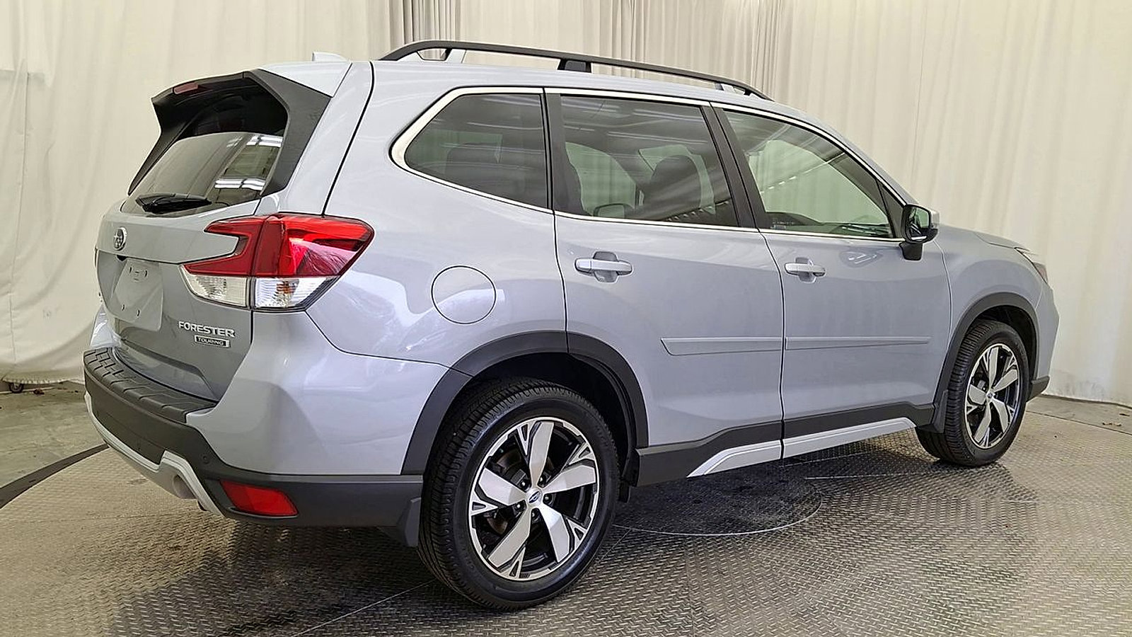 Used 2020 Subaru Forester Touring image 3