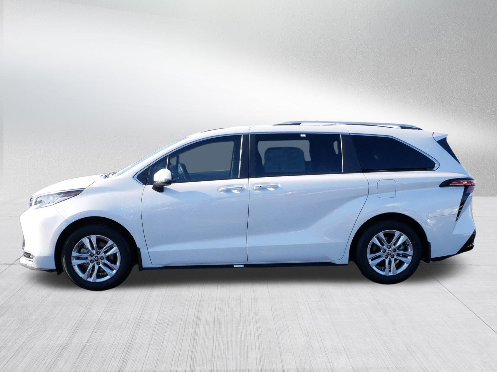Certified 2024 Toyota Sienna Limited FWD image 4