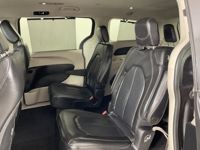 Used 2020 Chrysler Pacifica Touring-L image 23