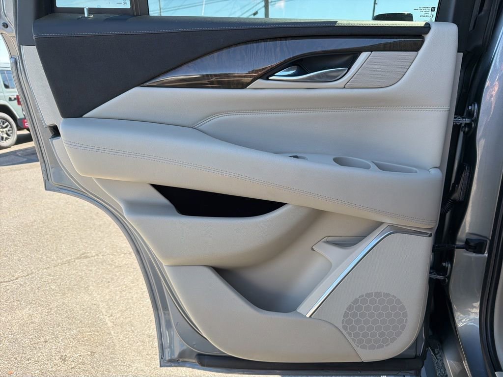 Used 2018 Cadillac Escalade Premium Luxury AWD/4WD image 27