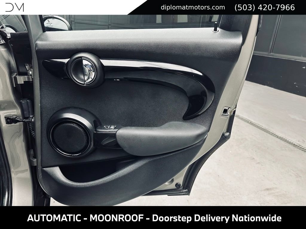 Used 2019 MINI Cooper 4-Door Hardtop w/ Signature Upholstery Package FWD image 28