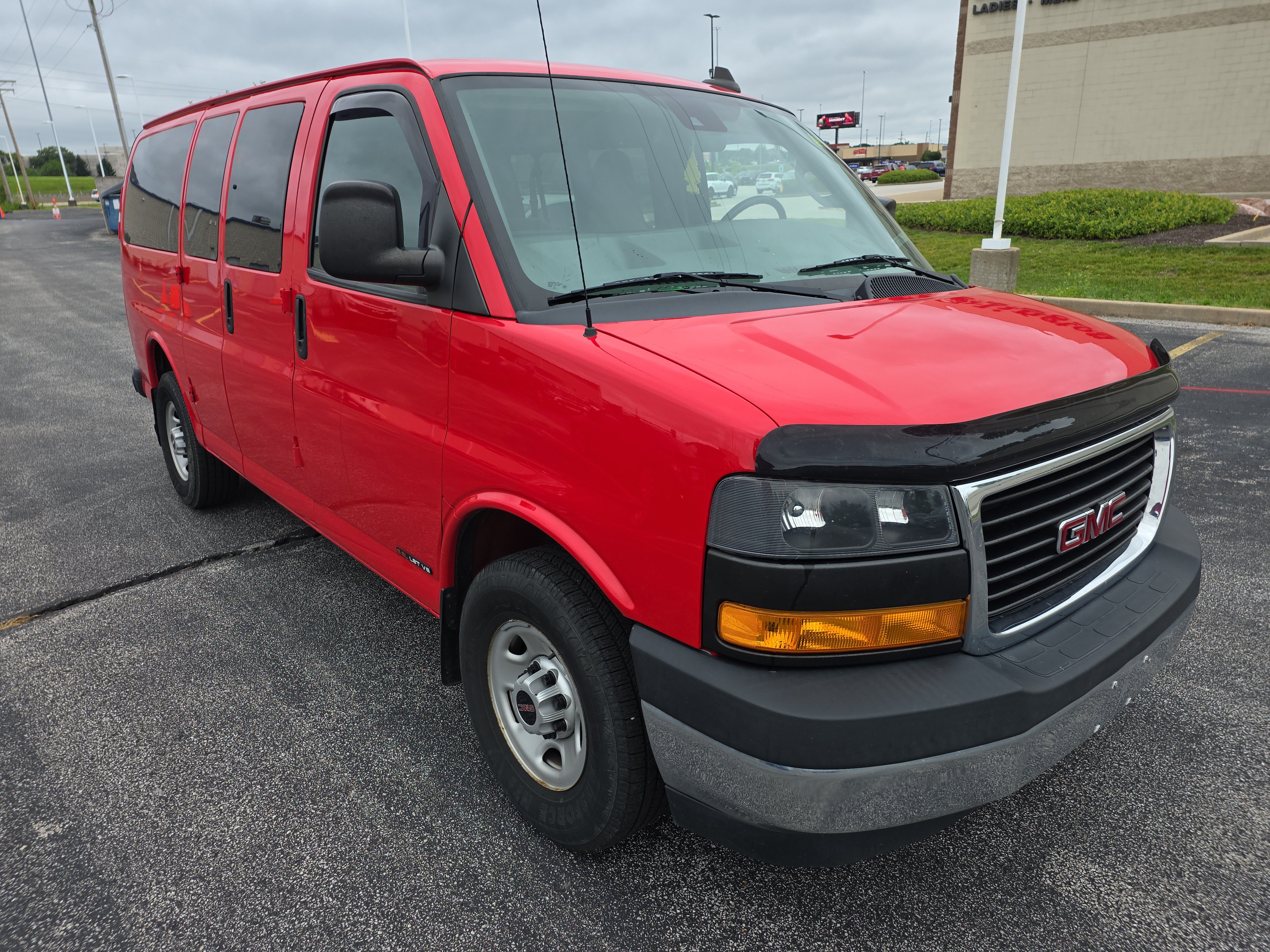 Used 2021 GMC Savana 3500 LS w/ Chrome Appearance Package RWD image 2