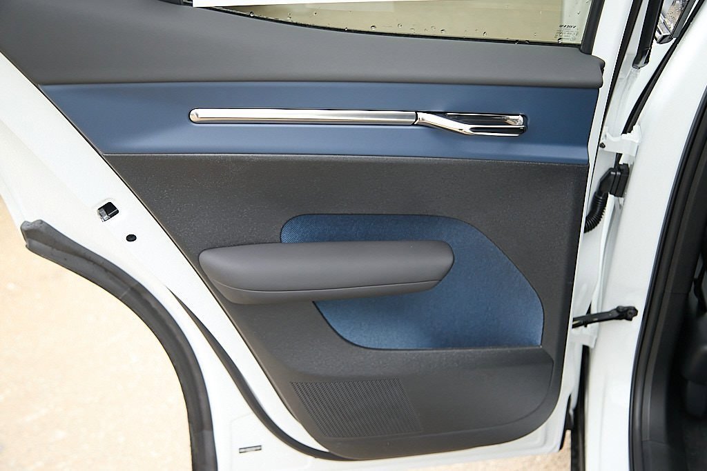 New 2026 Volvo EX30 Plus image 17