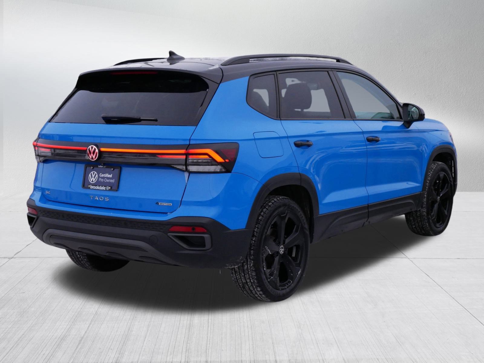 Certified 2025 Volkswagen Taos SE image 7