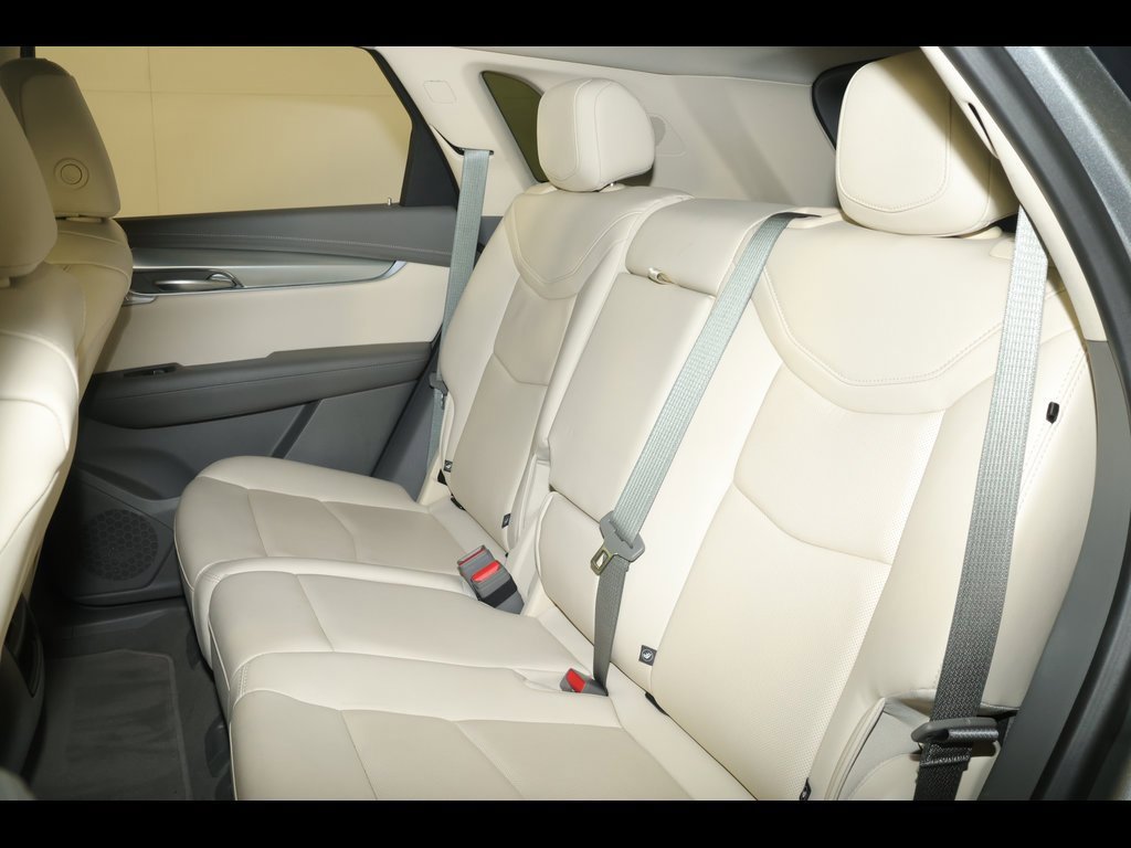 Used 2025 Cadillac XT5 Premium Luxury image 31