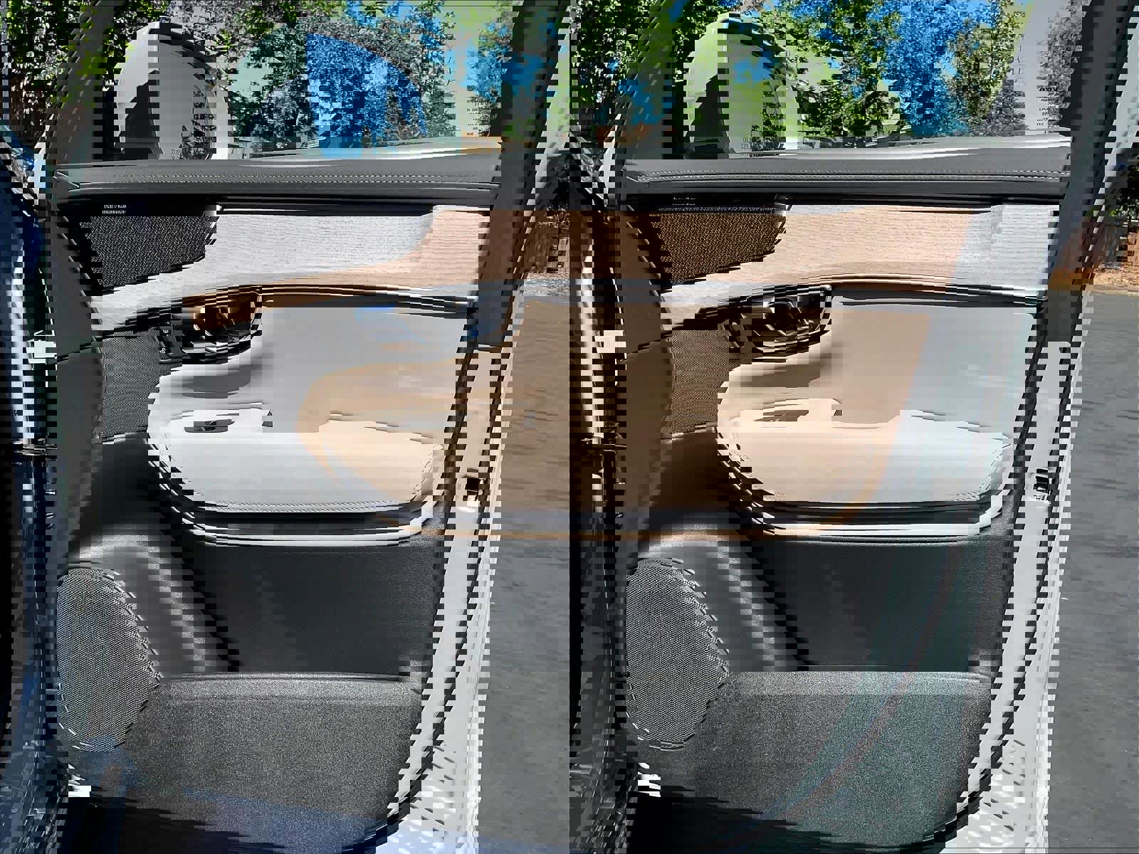 New 2026 Volvo XC90 B5 Plus w/ Protection Package Premier image 31