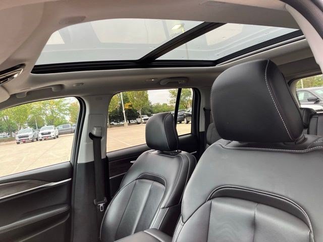 Certified 2023 Jeep Grand Cherokee Limited w/ Black Appearance Package AWD/4WD image 13